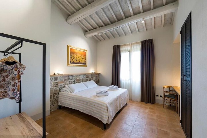Room 4 of 52