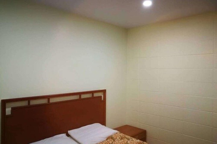 Renovated Double Room with 2 Double Beds (16 of 16)