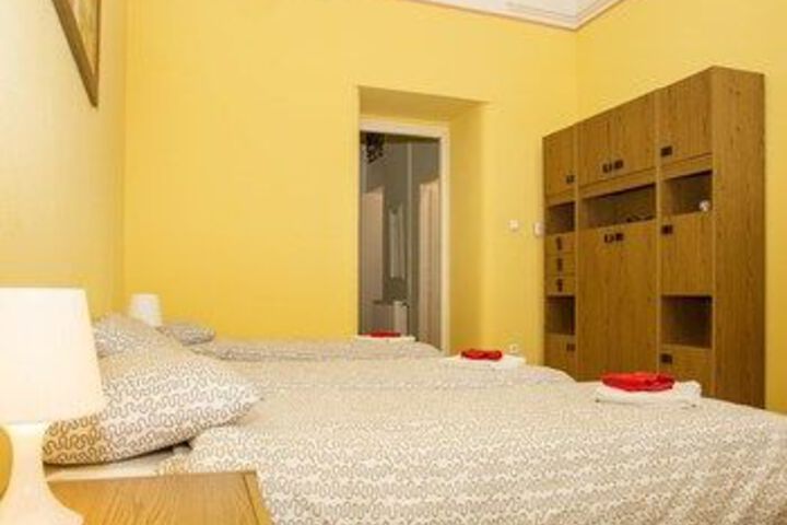 Room 119 of 322