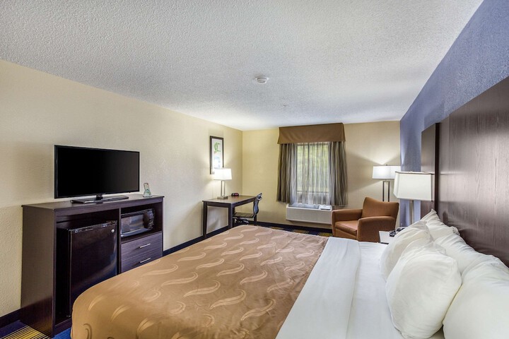 Standard | King Bed (3 of 13)