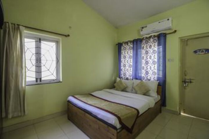 Room 9 of 20