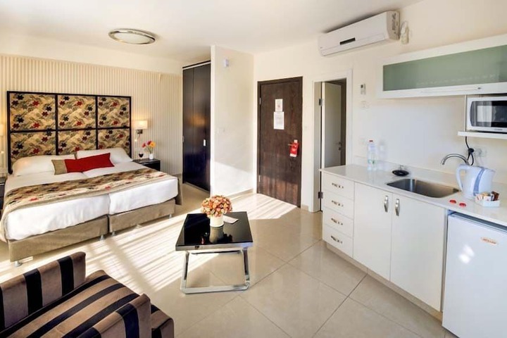 Room 14 of 50