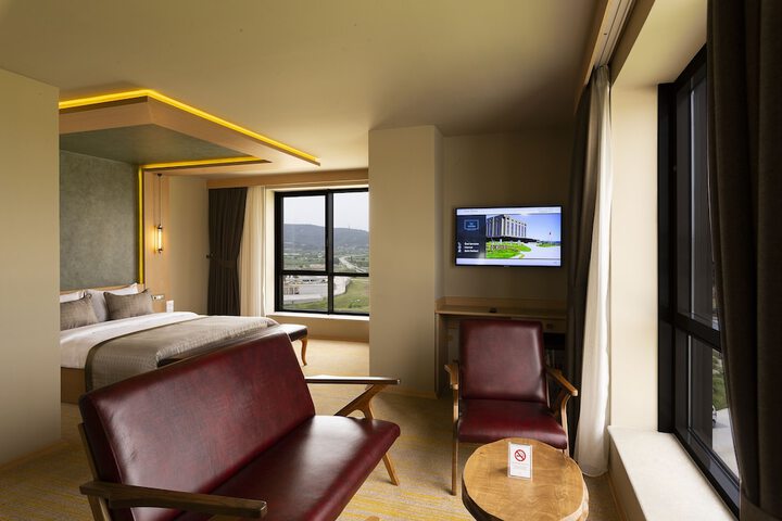 Room 21 of 102