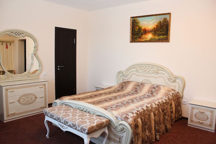 Room 10 of 37
