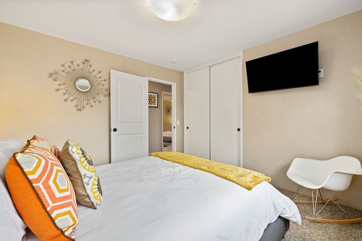 Room 6 of 33
