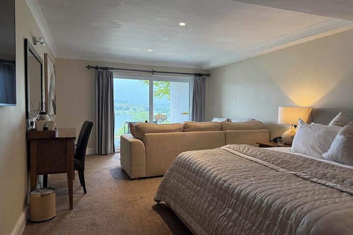 Room 28 of 59