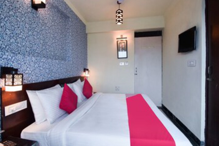 Room 11 of 22