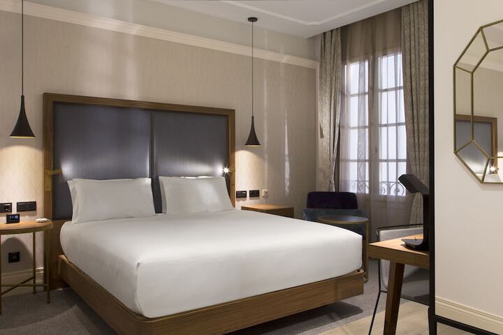 Room 10 of 113