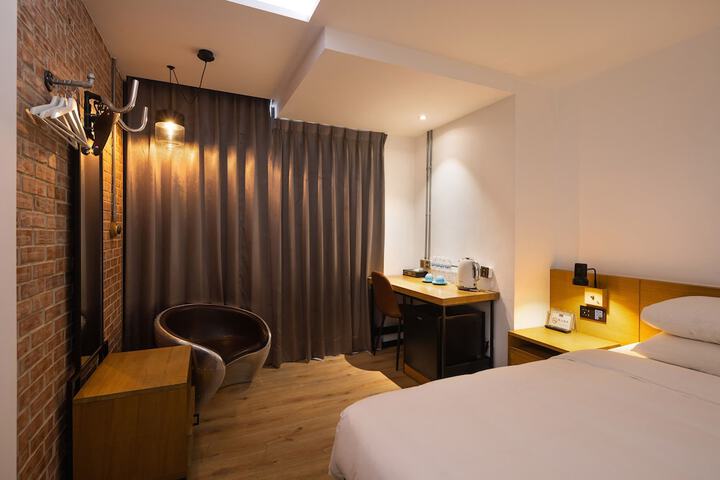 Room 73 of 151