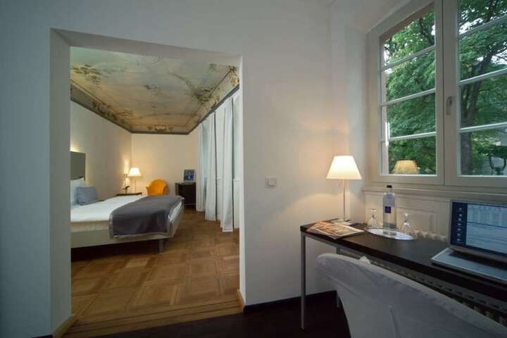 Room 19 of 90