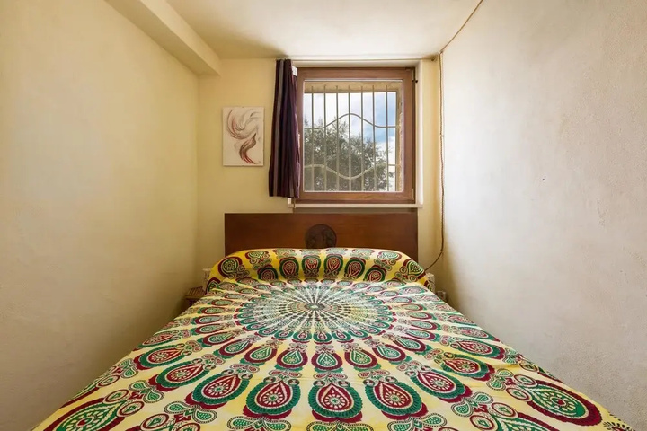Room 5 of 20
