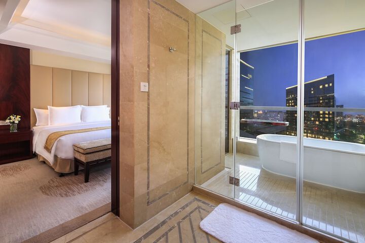 Room 43 of 251