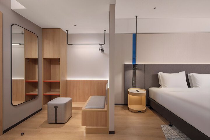 Room 30 of 59