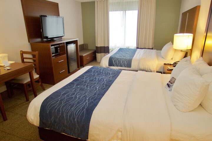 2 Queen Beds (9 of 13)