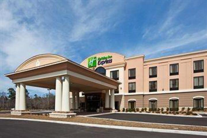 Exterior of Holiday Inn Express Hotel & Suites PERRY an IHG Hotel