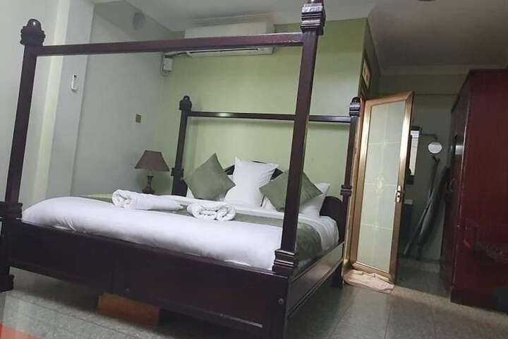 Room 5 of 19