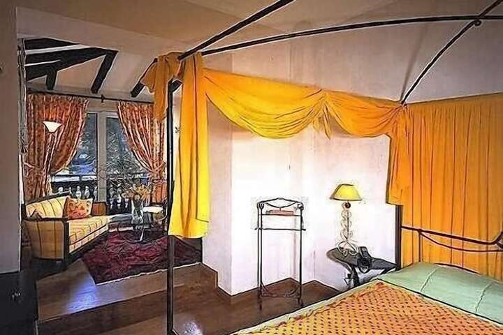 Room 12 of 43