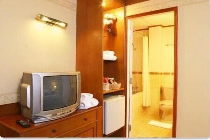 Room 14 of 32