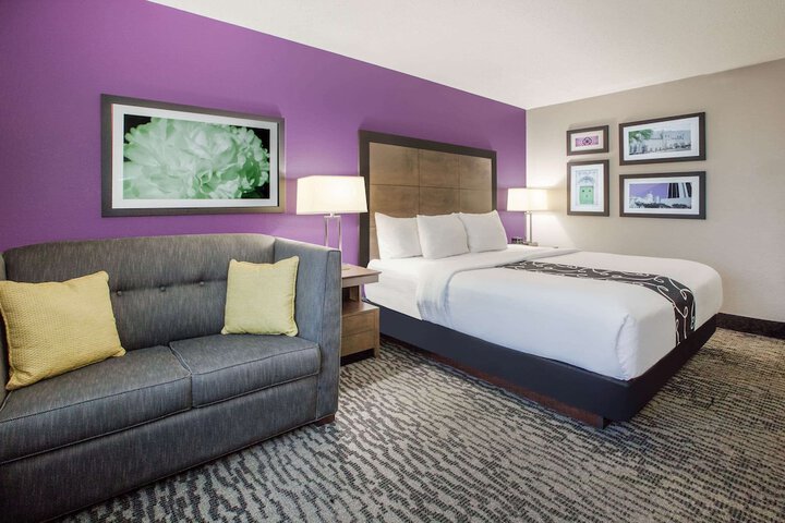 1 King Bed Studio Suite