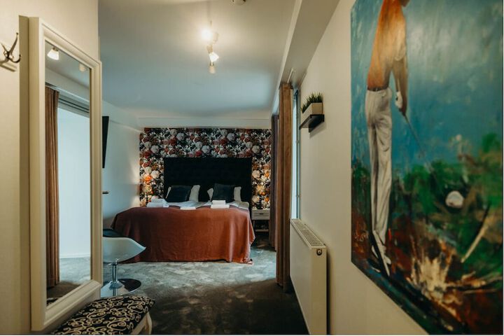 Room 13 of 28