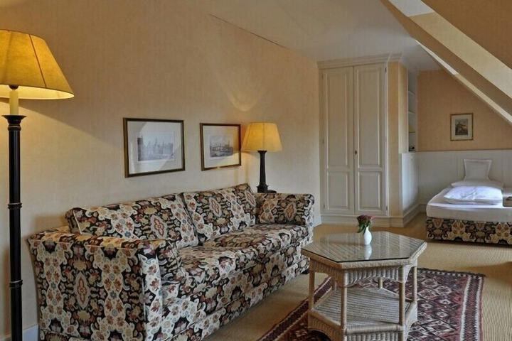 Room 14 of 37