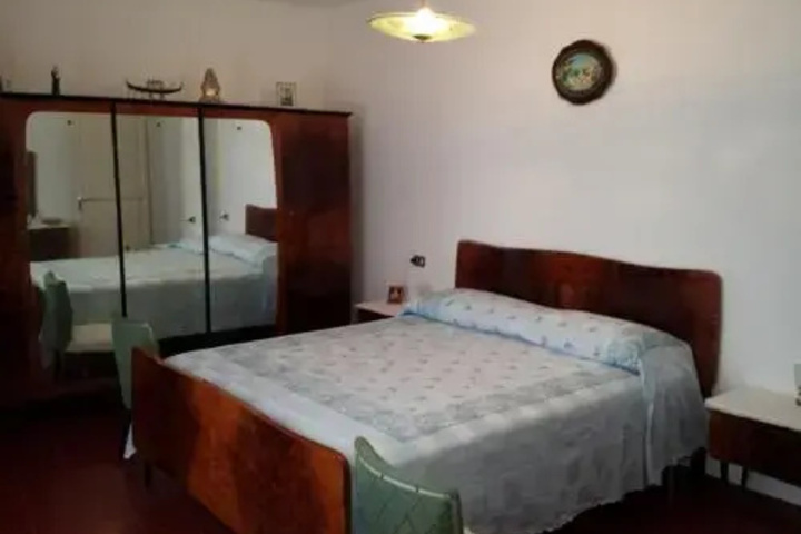 Room 4 of 10