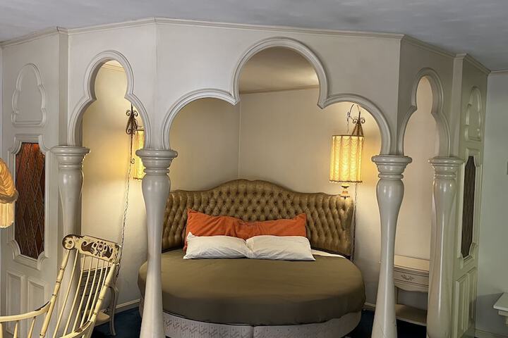 1 King Bed (1 of 27)