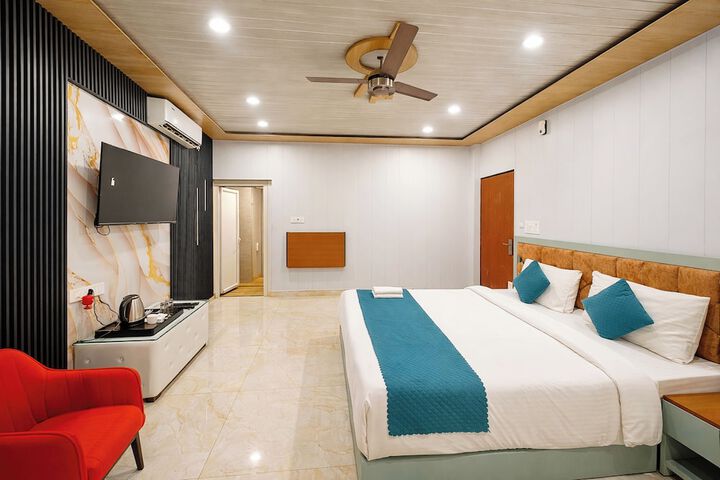 Room 10 of 18
