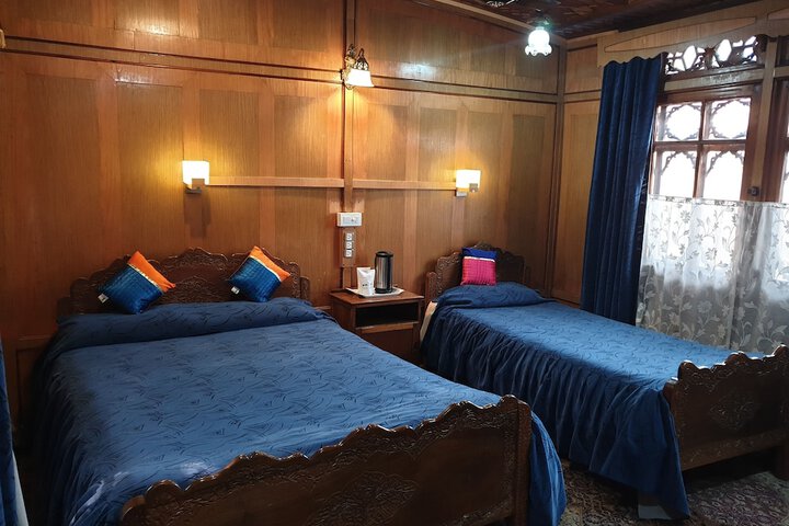 Room 13 of 36