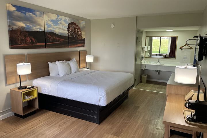 1 King Bed Accessible (26 of 39)