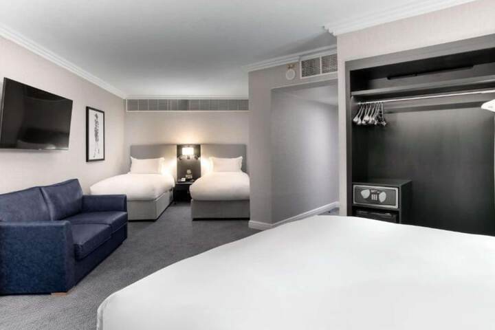 Room 40 of 144