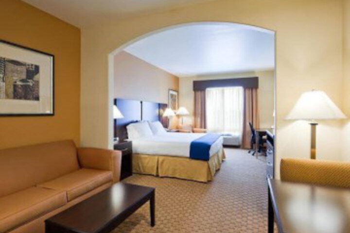 Suite 14 of 40