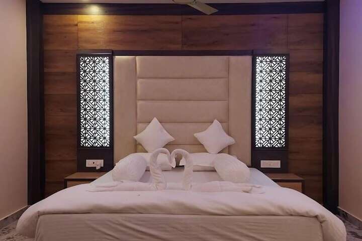 Room 3 of 8