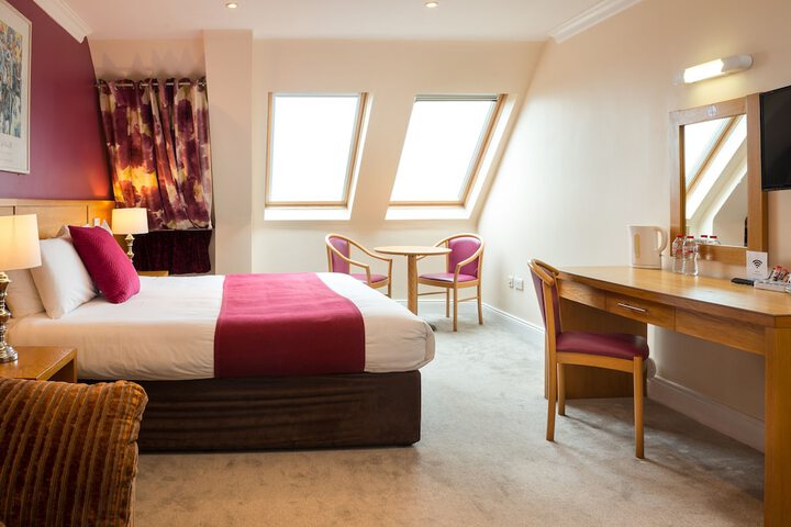 Room 8 of 34