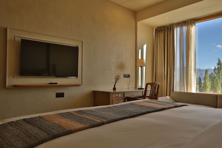 Room 2 of 28