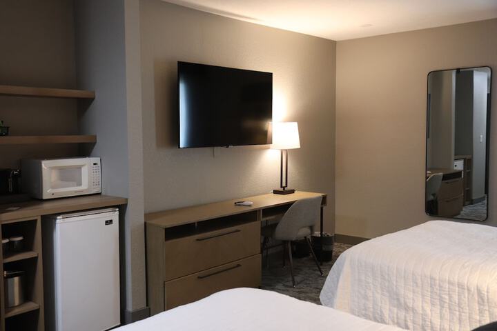 2 Queen Beds (3 of 8)