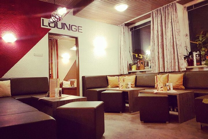 Lounge 13 of 16