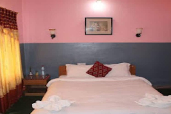 Room 4 of 10