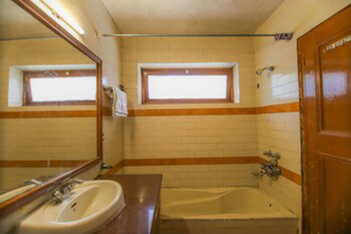 Room 4 of 23