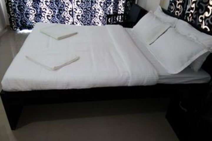 Room 11 of 25