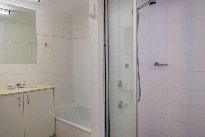 Room 13 of 30