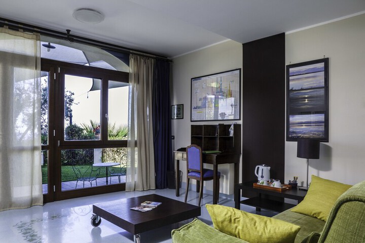 Room 23 of 94