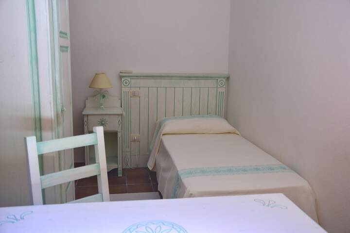 Room 3 of 37