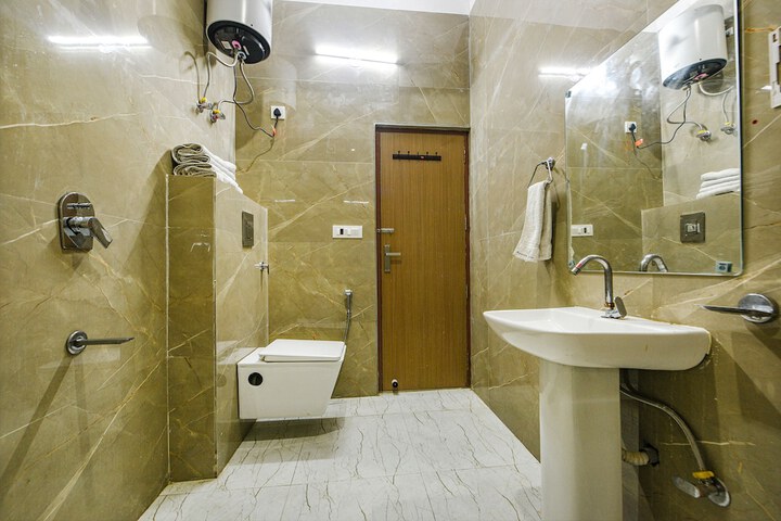 Room 27 of 32