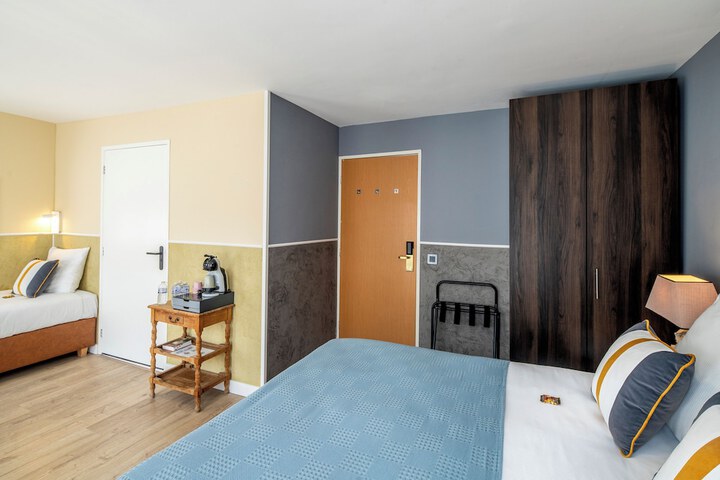 Room 65 of 142