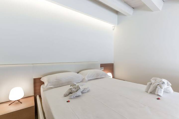 Room 35 of 198