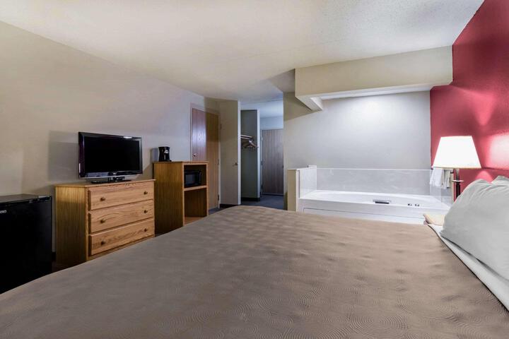 1 King Bed Accessible (5 of 9)