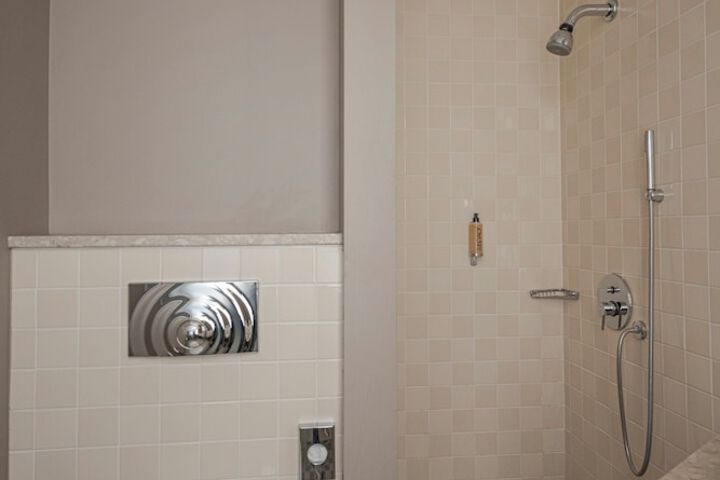 Room 71 of 85