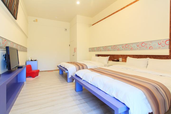 Room 6 of 66