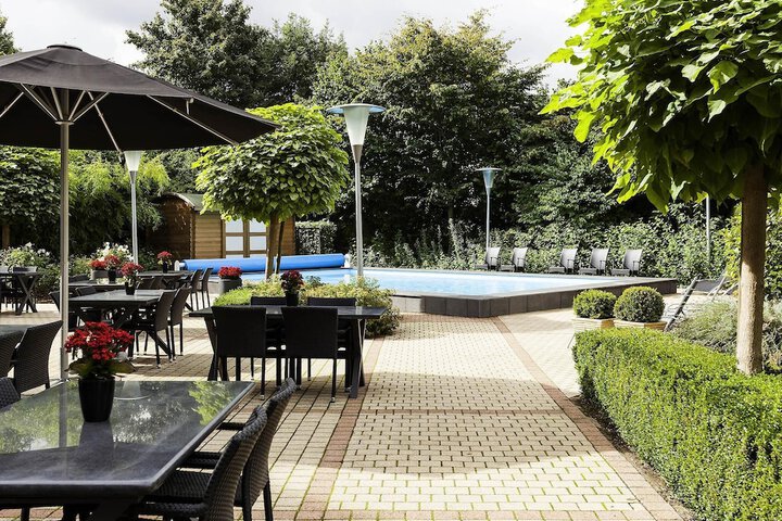 Pools & Facilities